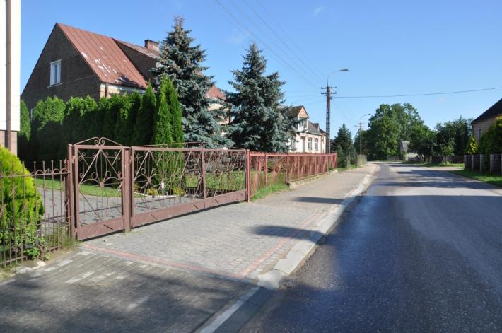 Chodnik w miejscowości Sokoły przy drodze powiatowej Stawiski – Słucz ukończony